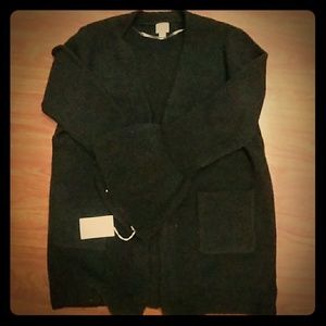 🌹NWT Black Cardigan with flared sleeves🌹